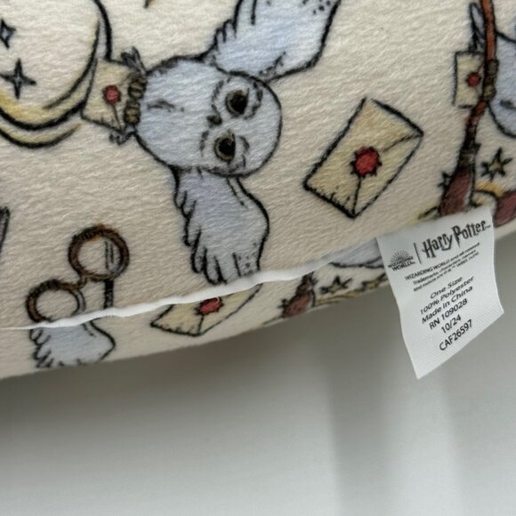 Wizarding World Harry Potter Neck Pillow Travel Airplane Glasses Books Broom Owl - Picture 7 of 9